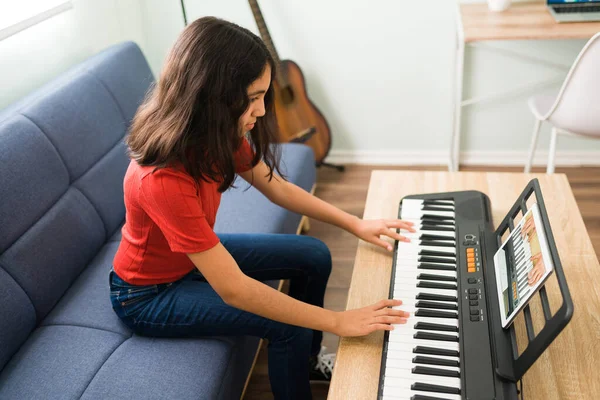 Pretty Preteen Girl Instructions Her Music Teacher Learning Play Piano — Stock Photo, Image