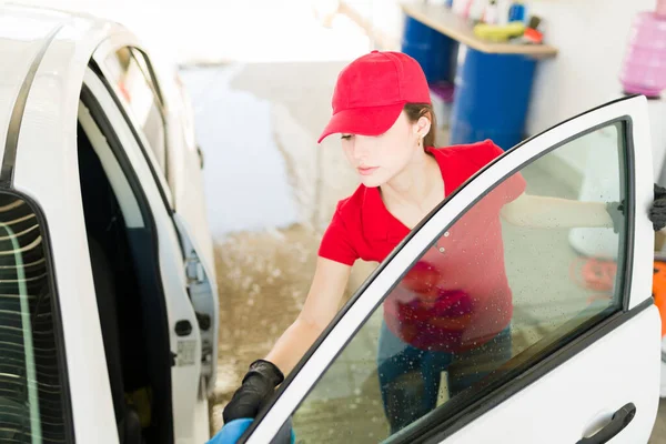 Beautiful Young Woman Finishing Washing Customer Car Car Wash Female — Stock Photo, Image