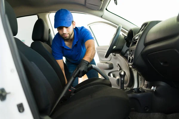 Excellent Job Auto Detailing Service Latin Worker Using Vacuum Cleaner — Stock Photo, Image