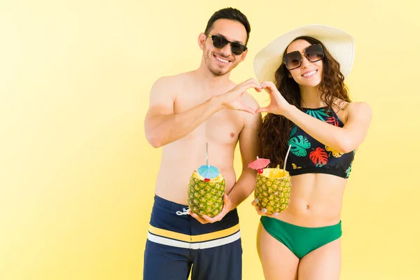 Aime Tellement Couple Romantique Amoureux Portant Des Maillots Bain Faisant — Photo