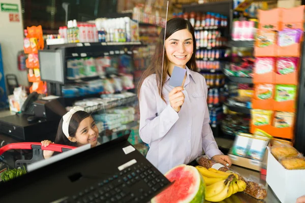 Happy Pay Credit Card Portrait Beautiful Woman Mom Holding Her — Stock Photo, Image