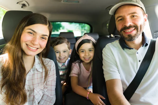 Attractive Young Parents Smiling Taking Selfie Adorable Little Children While — Stock Photo, Image