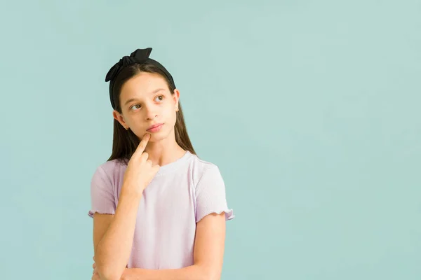 Thinking Something Creative Thoughtful Little Girl Hand Her Chin Using — Stock Photo, Image