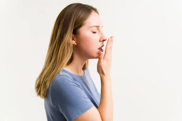 Side View Good Looking Woman Putting Her Hand Front Mouth — Stock Photo, Image