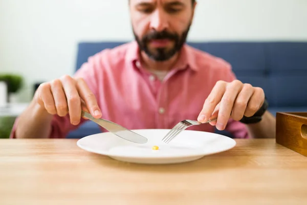 Depresyonda Olan Akıl Sağlığı Bozuk Olduğu Için Yemek Yiyemeyen Yetişkin — Stok fotoğraf