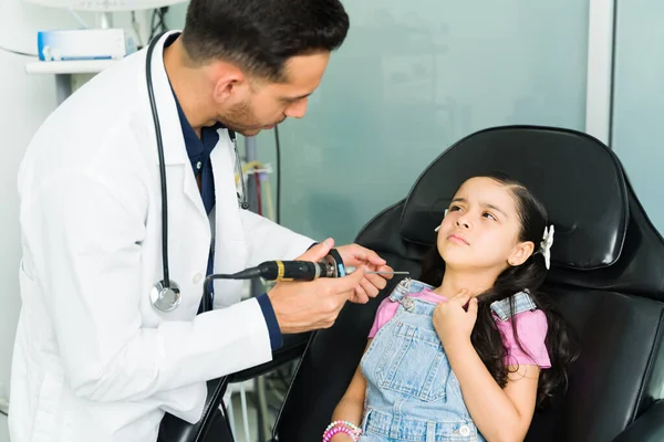Throat Hurts Little Girl Sore Throat Because Infection Talking Otolaryngologist — Stock Photo, Image