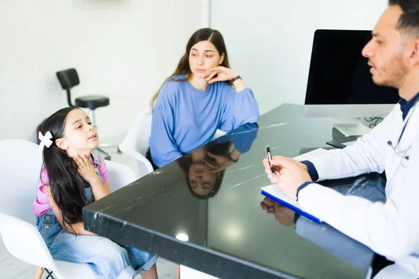 Ich Habe Das Gefühl Dass Mir Die Kehle Weh Tut — Stockfoto