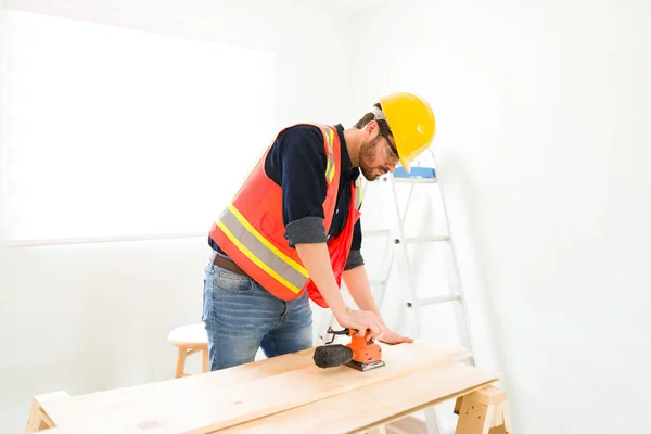 Handsome Man Carpenter Working Sanding Wooden Bar Machine Construction Site — Zdjęcie stockowe