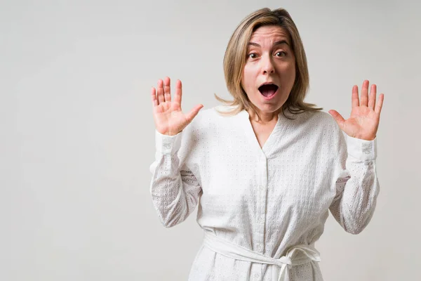 Vaya Puedo Creerlo Mujer Madura Conmocionada Sintiéndose Sorprendida Emocionada Mientras —  Fotos de Stock