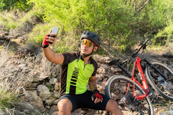 Schöner Junger Mann Und Athlet Der Ein Selfie Mit Einem — Stockfoto