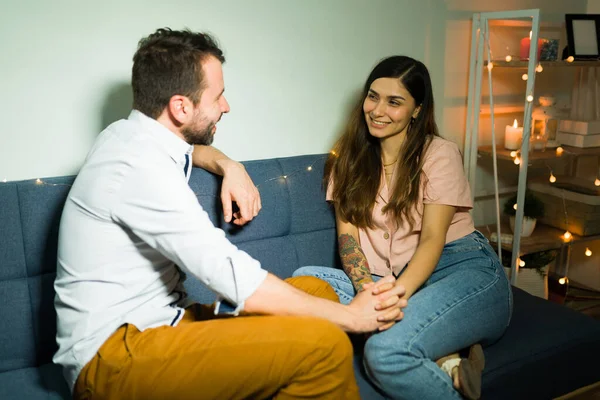 Attractive Couple Holding Hands While Talking Feelings Relationship Happy Boyfriend — Stock Photo, Image