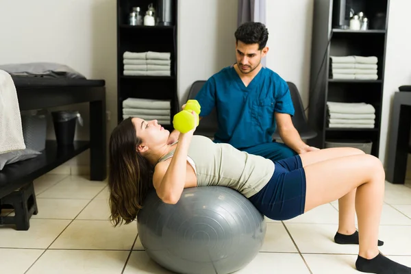 Keep Going Latin Physical Therapist Encouraging Helping Caucasian Young Patient — Stock Photo, Image