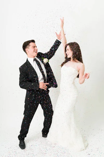 Having Lot Fun Full Length Couple Newlyweds Dancing Wedding Party — Stock Photo, Image