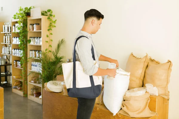 Minha Aveia Orgânica Eco Consciente Jovem Consumidor Comprando Farinha Uma — Fotografia de Stock