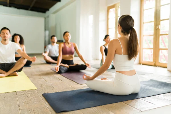 Relaxing Together Meditation Group Young Women Men Lotus Pose Starting — Stock Photo, Image