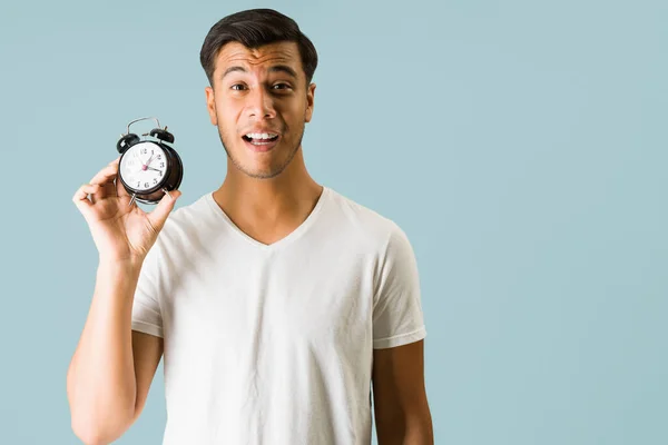 Alarm Didn Portrait Worried Latin Man Holding Alarm Clock Waking — Stock Photo, Image