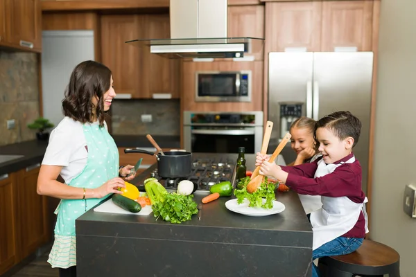 Cheerful Young Family Making Salad Dinner Kitchen Beautiful Kids Helping — Stock Photo, Image