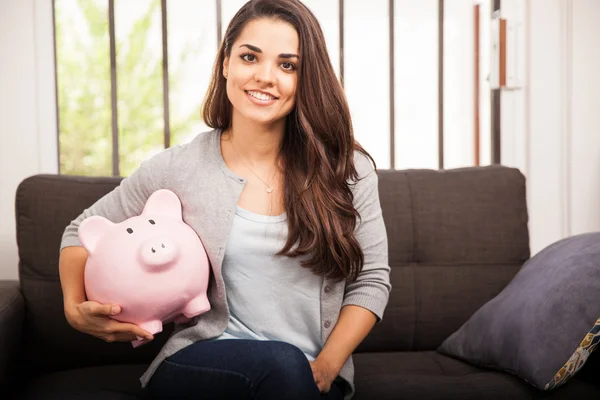 Hispanic woman with piggy bank — Stock Photo, Image