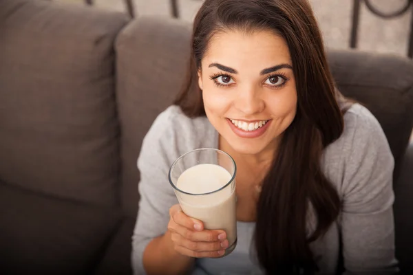 Kadın süt cam — Stok fotoğraf
