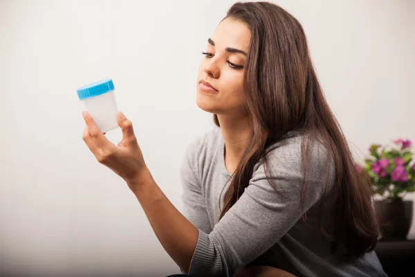 Young woman with specimen cup — Stock Photo, Image