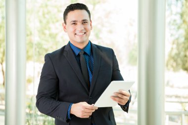 işadamı tablet kullanma