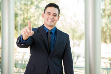 El ile işaret işadamı