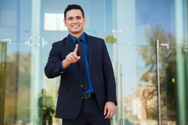 El ile işaret işadamı