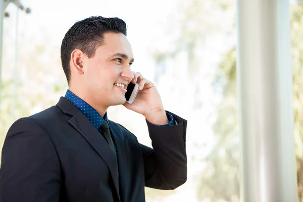 Businessman talking on phone at work — Stock Photo, Image