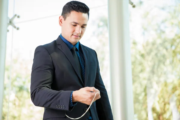 Businessman looking at time — Stock Photo, Image