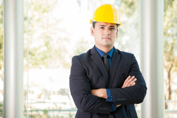 Businessman with crossed arms — Stock Photo, Image