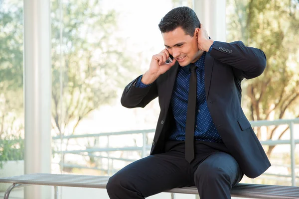 Businessman in suit talking on phone — Stock Photo, Image