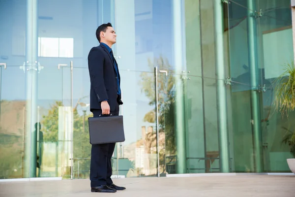 Businessman carrying briefcase — Stock Photo, Image