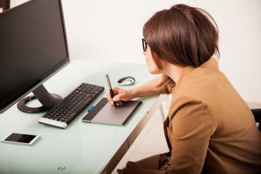 bilgisayarda çalışarak retoucher