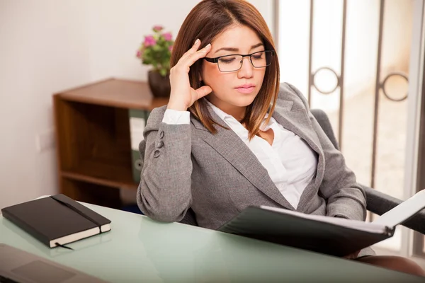 Usiness vrouw dragen van een bril — Stockfoto