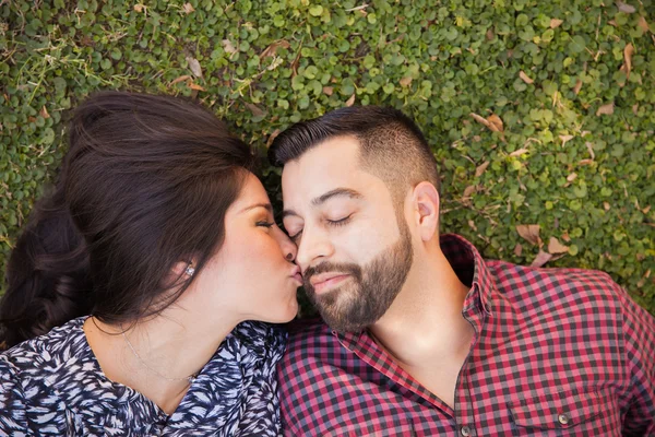 Woman kissing her boyfriend — Stock Photo, Image