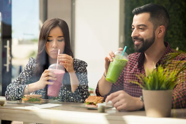 Couple getting to know each other — Stock Photo, Image