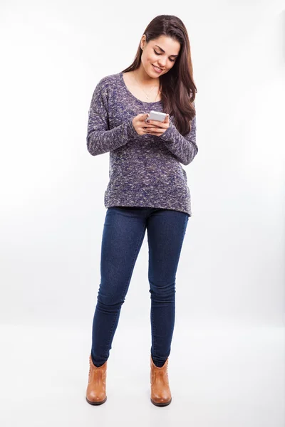 Brunette using her smartphone — Stock Photo, Image