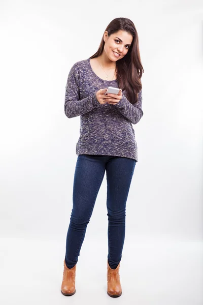 Woman texting on a cell phone — Stock Photo, Image