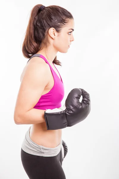 Female boxer ready to fight — Stock Photo, Image