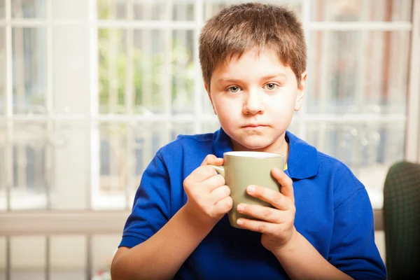 Interpoleringen dricka lite kaffe — Stockfoto