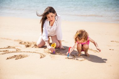Güneşli bir gün zevk anne