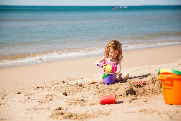 Girl in a bathing suit playing — Stock Photo, Image