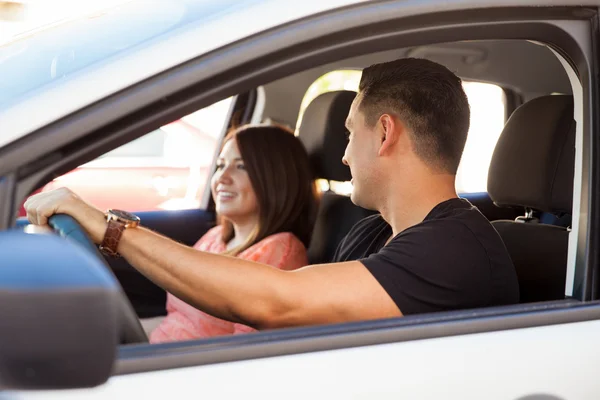 大人の話と運転 — ストック写真