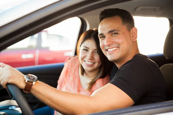 Couple driving a car — Stock Photo, Image