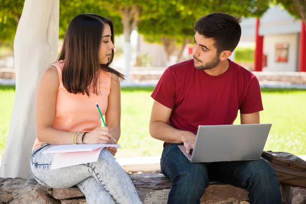 Brunette sitting next to a boy — Stock Photo, Image