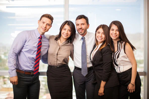 Colleghi di lavoro appendere fuori — Foto Stock