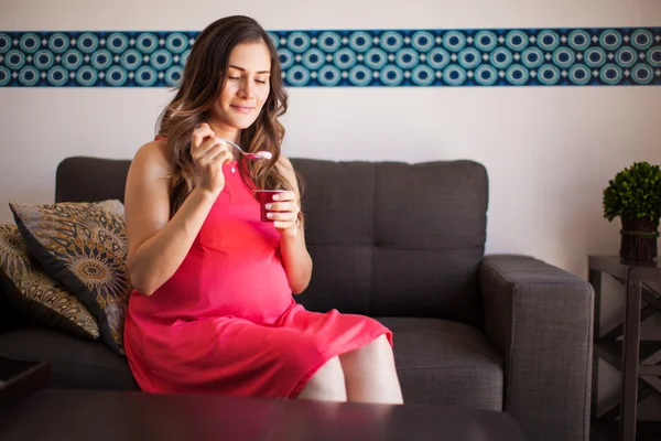 Woman eating some yogurt — Stock Photo, Image