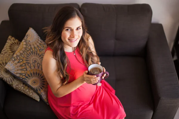 Woman drinking tea — Stock Photo, Image