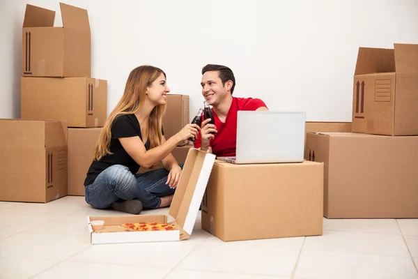 Young couple taking a break — Stock Photo, Image