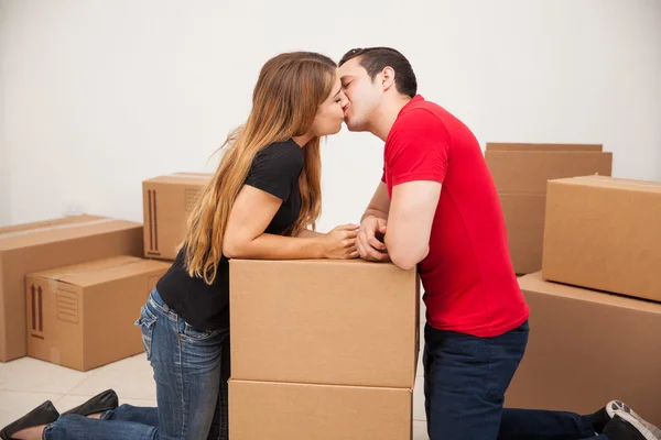 Couple kissing each other — Stock Photo, Image